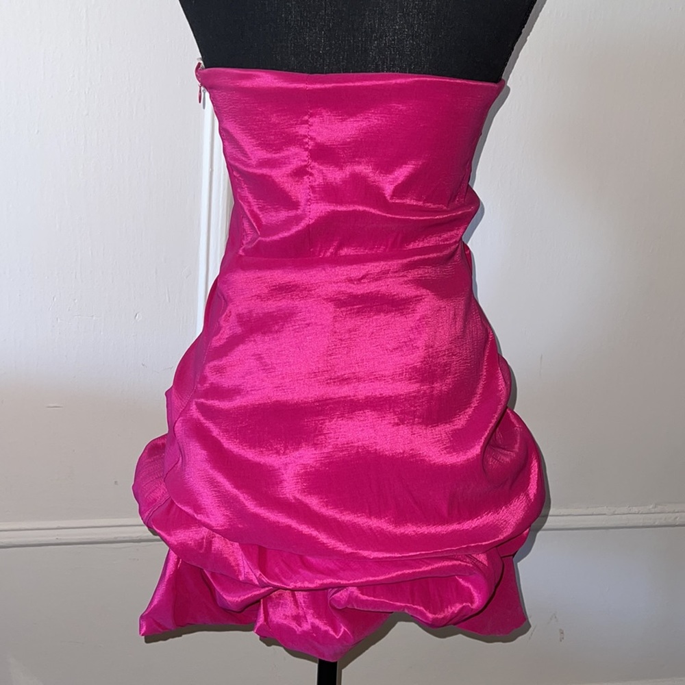 Hot pink mini dress. Size M - Picture 5 of 6
